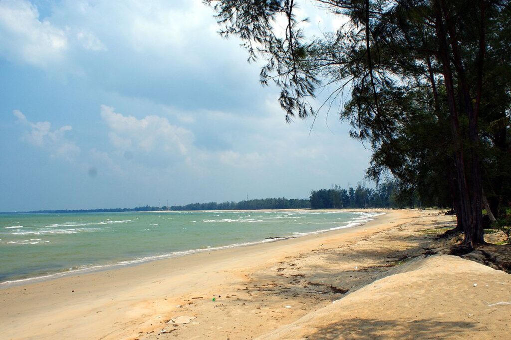 Pantai Cherating - Tempat Menarik di Kuantan